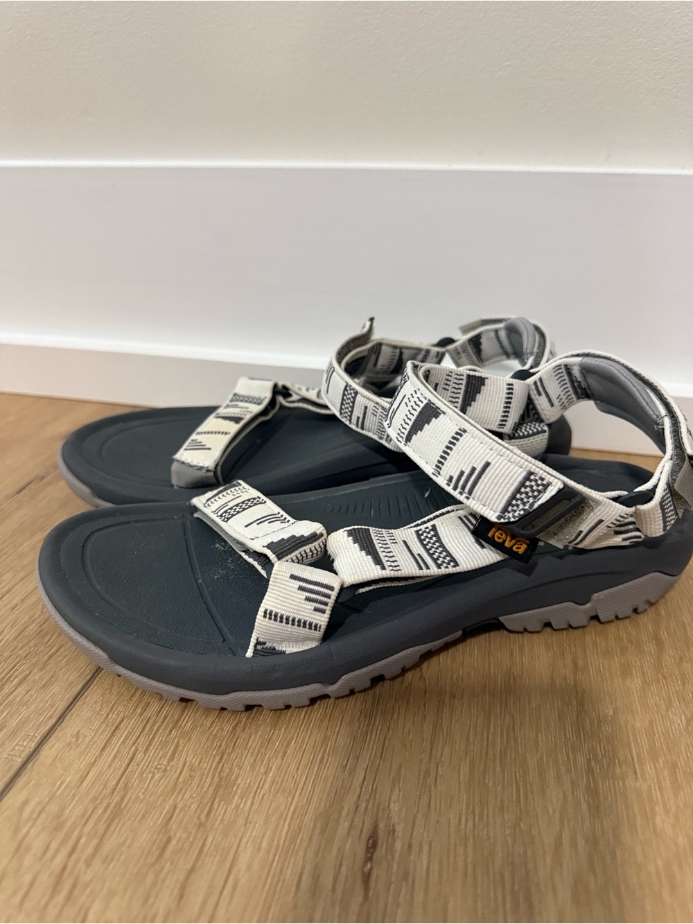 Teva Hurricane XLT2 Black Sandals with White Patterned Straps - Picture 2 of 7